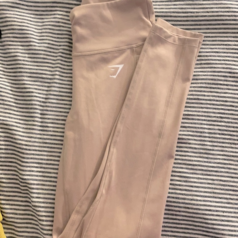 NWOT Gymshark leggingTaupe/blush
